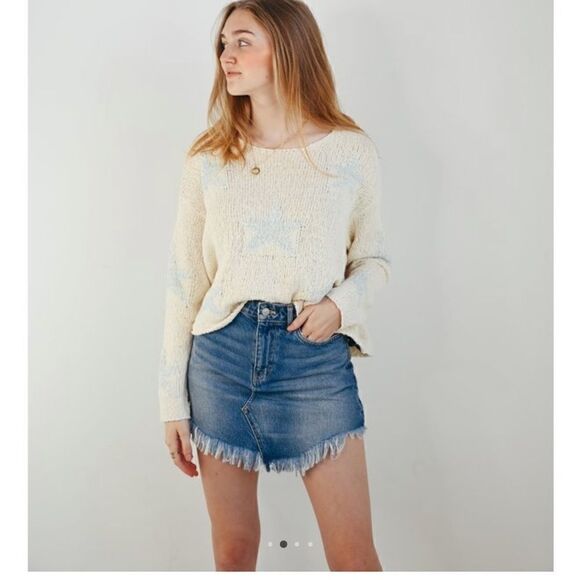 𝅺WE The Free by Free People Bailey Fray Hem Mini Skirt Size 26 Denim Med Wash - Picture 1 of 9